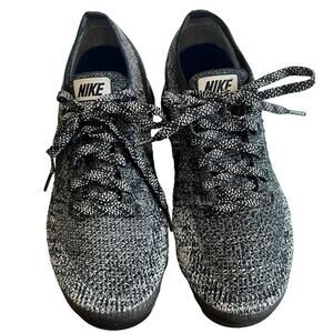 RARE Women's Nike Air Vapormax Flyknit Black / White 7